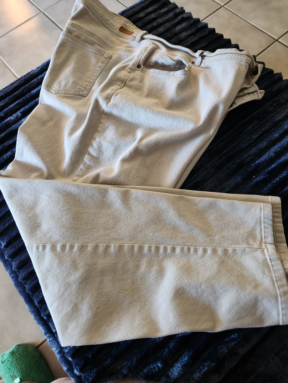 Gloria Vanderbilt Women's Boot Cut Jeans in Light Gray.